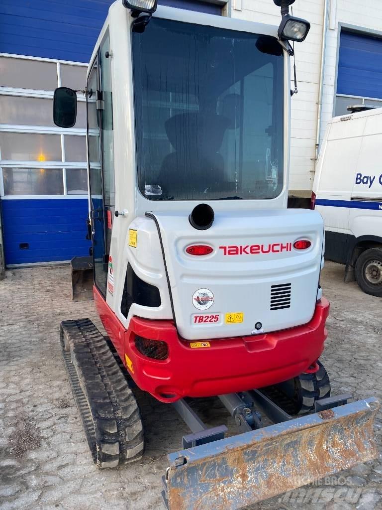 Takeuchi TB 225 Mini excavatoare < 7t