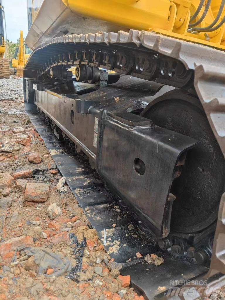 Komatsu PC 200-8 Excavatoare pe șenile
