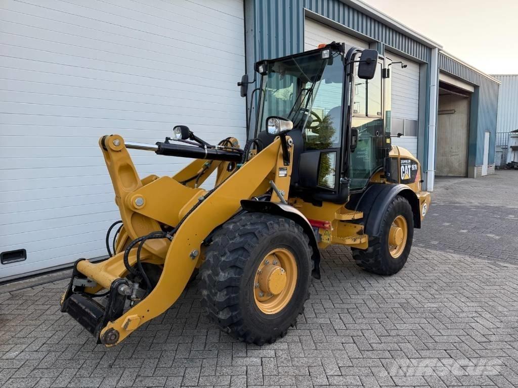CAT 907 H Incarcator pe pneuri