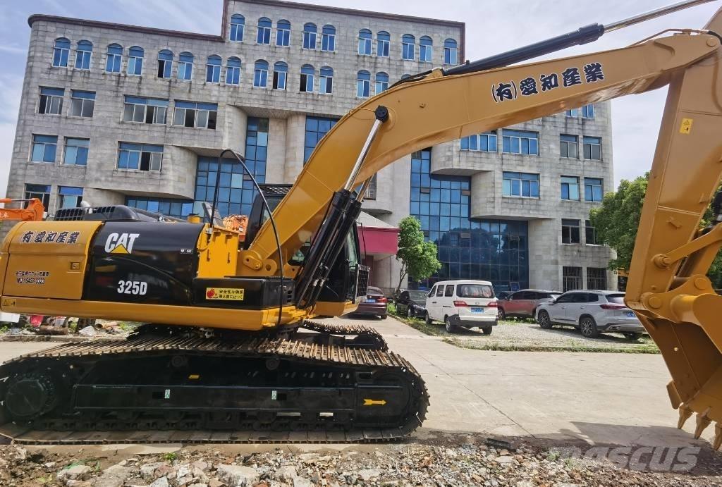 CAT 325 D Excavatoare pe șenile
