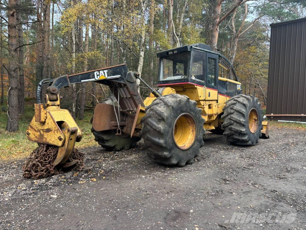 CAT 525B Skidder Utilaje de manevrarea a bustenilor
