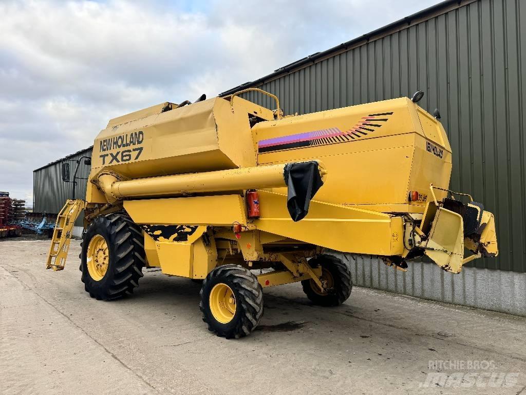 New Holland TX 67 Combine de secerat
