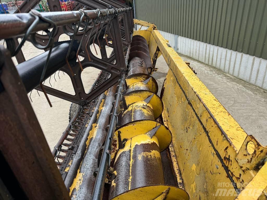 New Holland TX 67 Combine de secerat