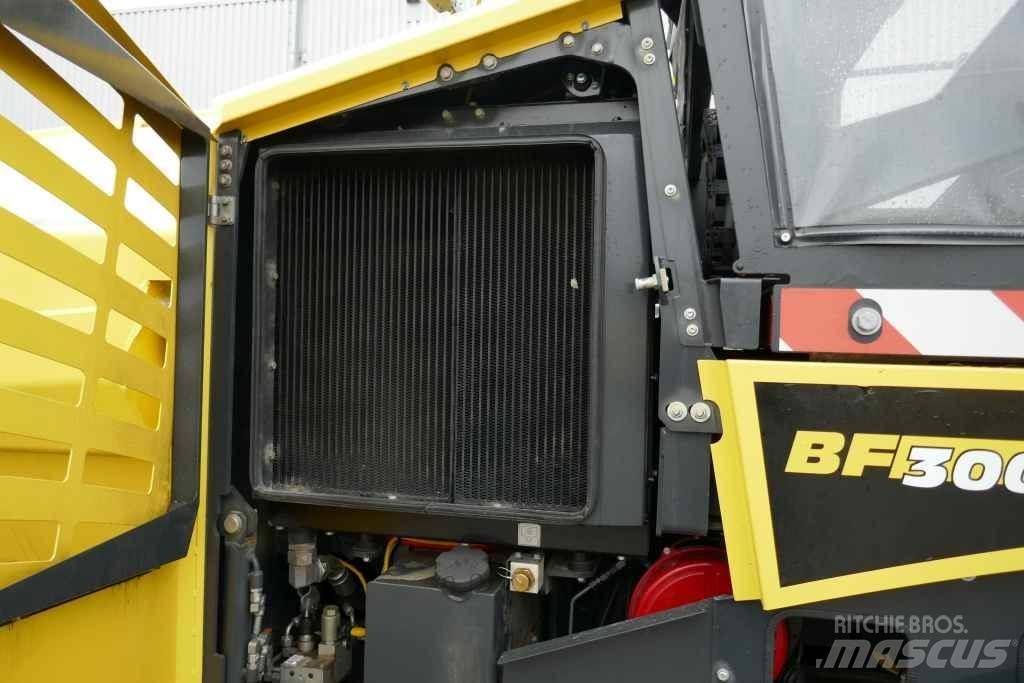 Bomag BF 300 C-2 Mica masina  de productie de bitum