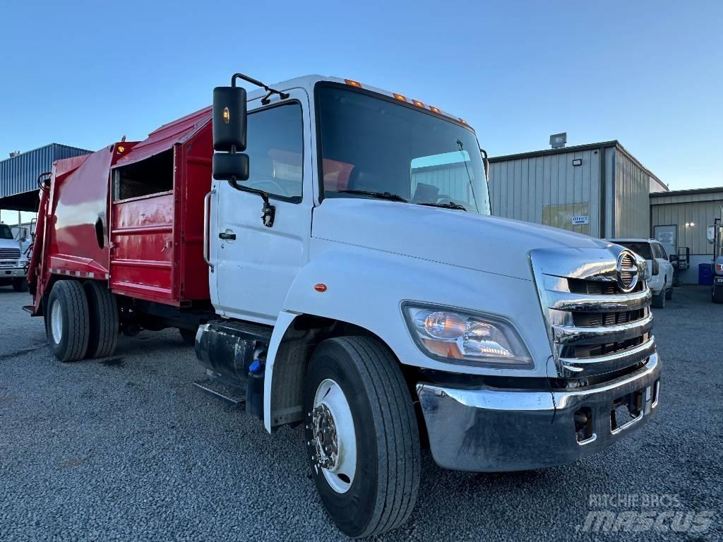 Hino 268 Camion de deseuri