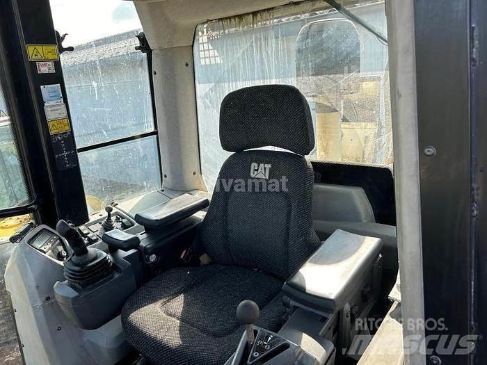 CAT 963D - Excavatoare speciale