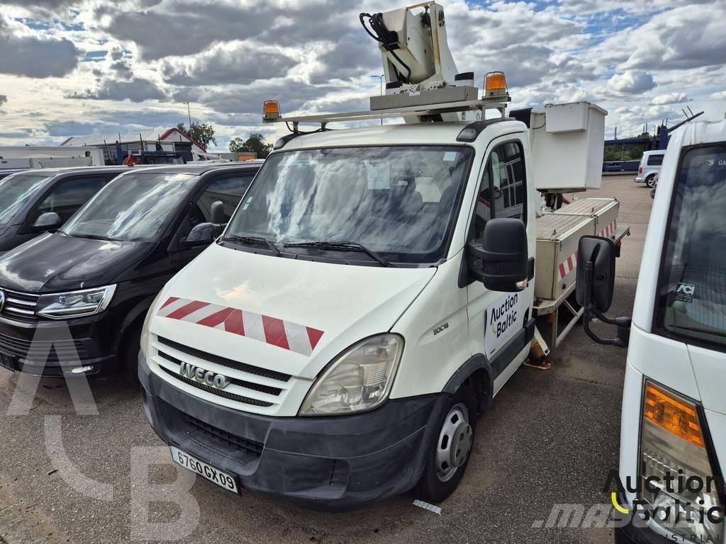Iveco 50C18 Platforme aeriene montate pe camion
