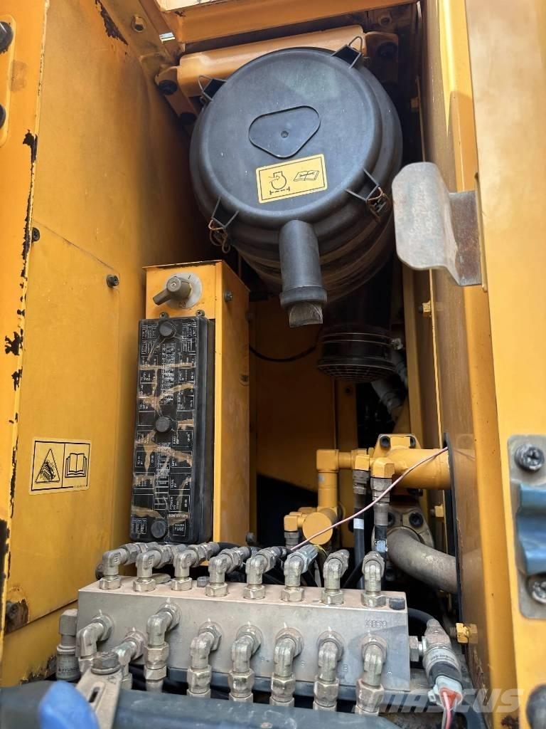 Hyundai R210W-9 Excavatoare cu roti