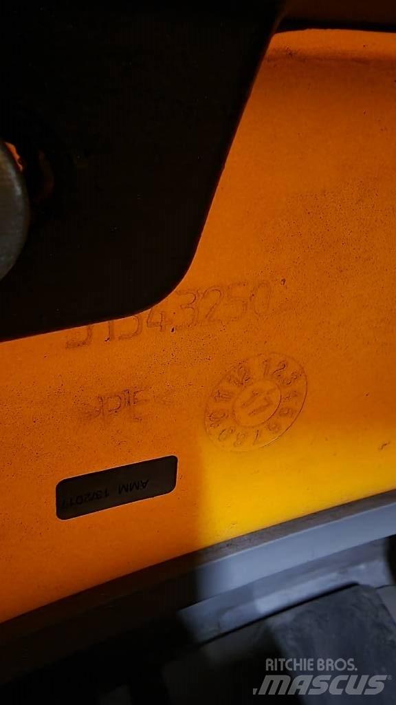Jungheinrich EZS570 Autotractoare
