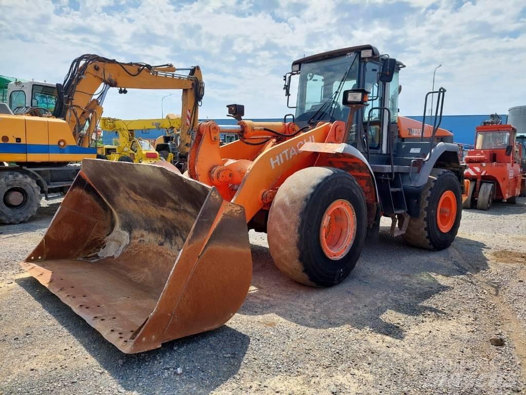 Hitachi ZW250 Incarcator pe pneuri