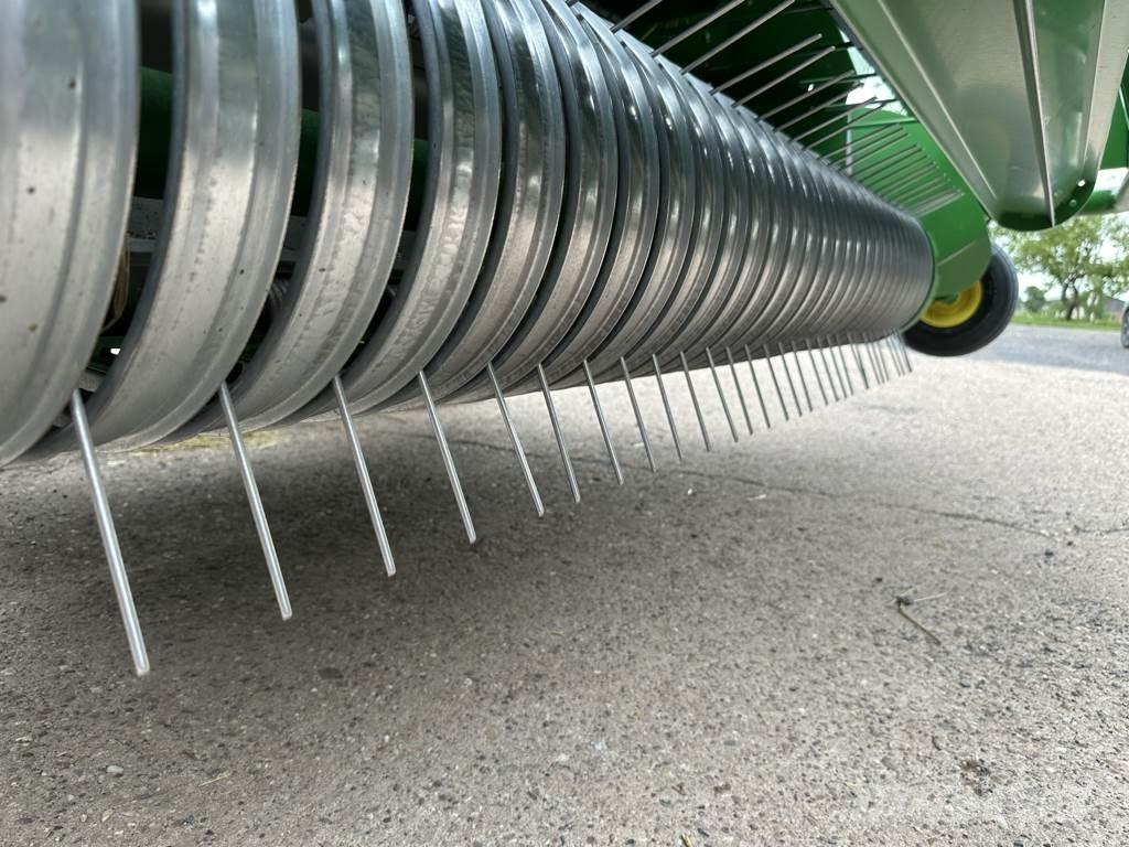 John Deere V461M Masina de balotat cilindric