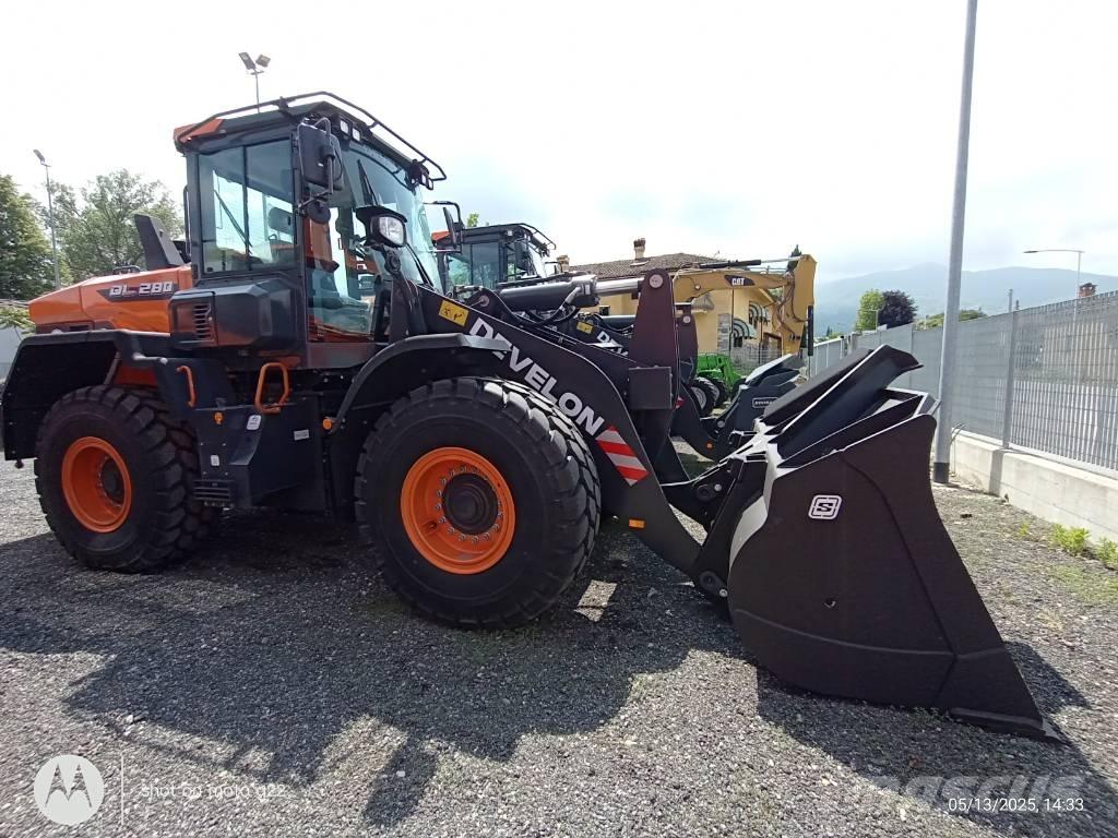 Develon DL 280-7 Incarcator pe pneuri