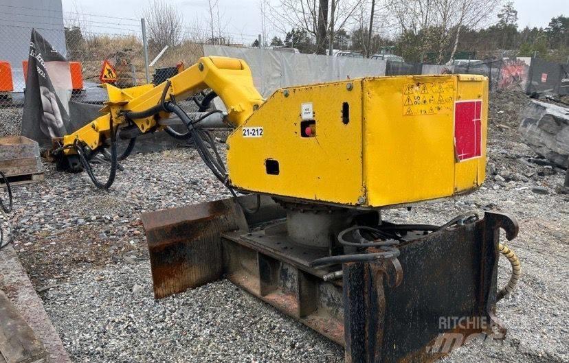 Brokk 330 Excavatoare pe șenile
