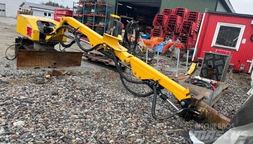 Brokk 330 Excavatoare pe șenile
