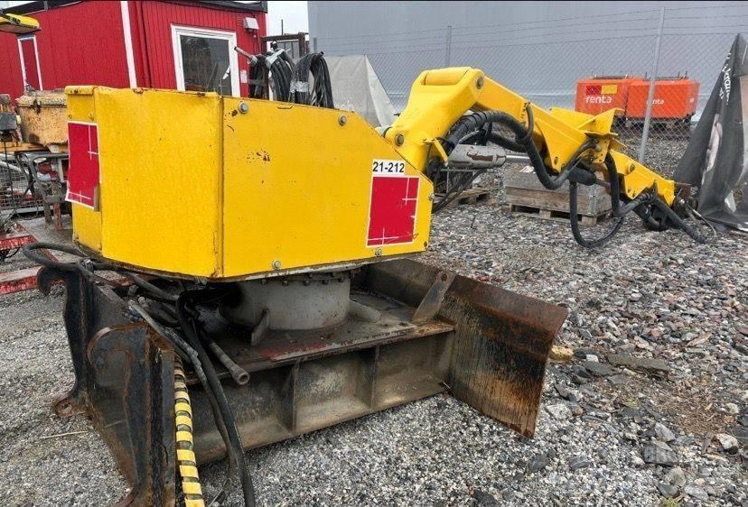 Brokk 330 Excavatoare pe șenile
