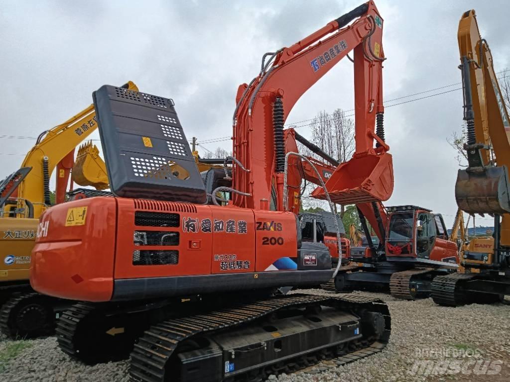 Hitachi ZX 200 Excavatoare pe șenile
