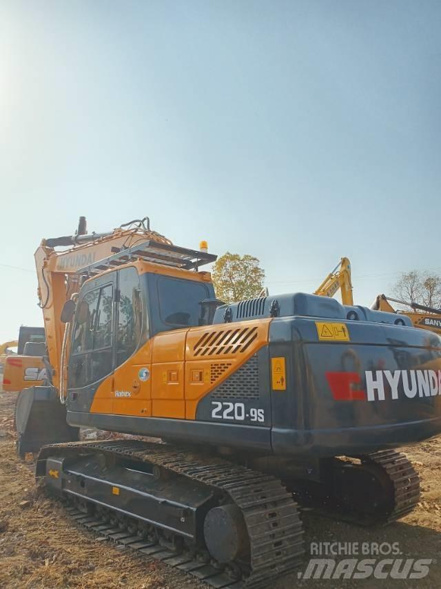 Hyundai R220-9 Excavatoare pe șenile
