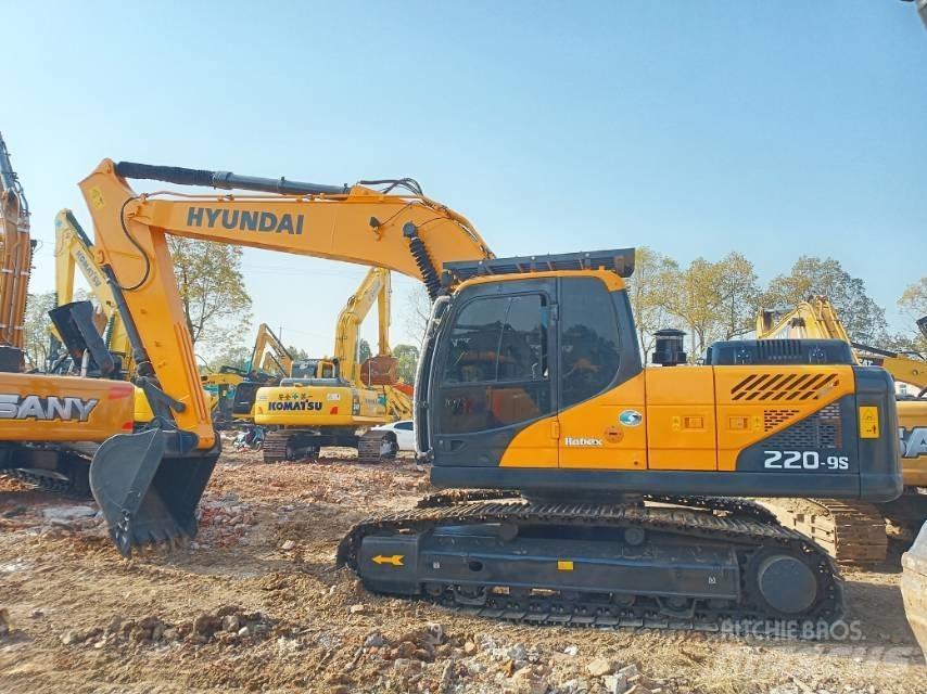 Hyundai R220-9 Excavatoare pe șenile
