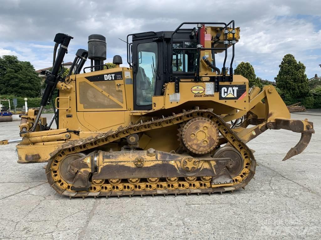 CAT D 6 T XLVP Buldozere pe senile