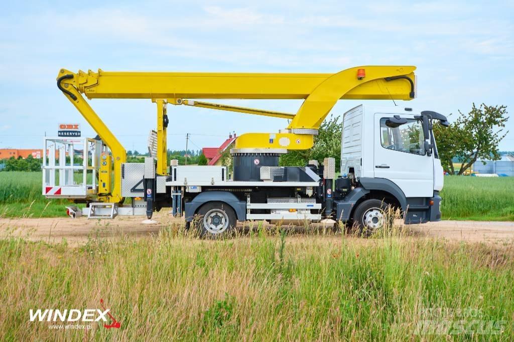 Palfinger P 300 KS Platforme aeriene montate pe camion