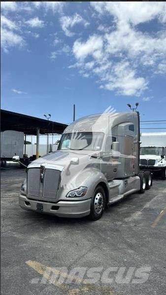 Kenworth T680 Autotractoare