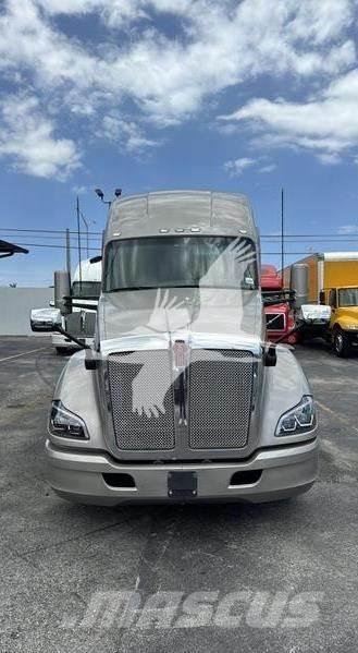 Kenworth T680 Autotractoare