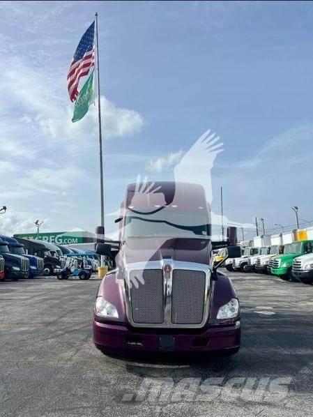 Kenworth T680 Autotractoare