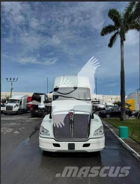 Kenworth T680 Autotractoare