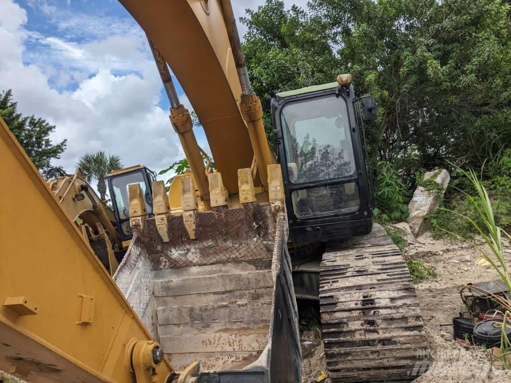 CAT 330 CL Excavatoare pe șenile
