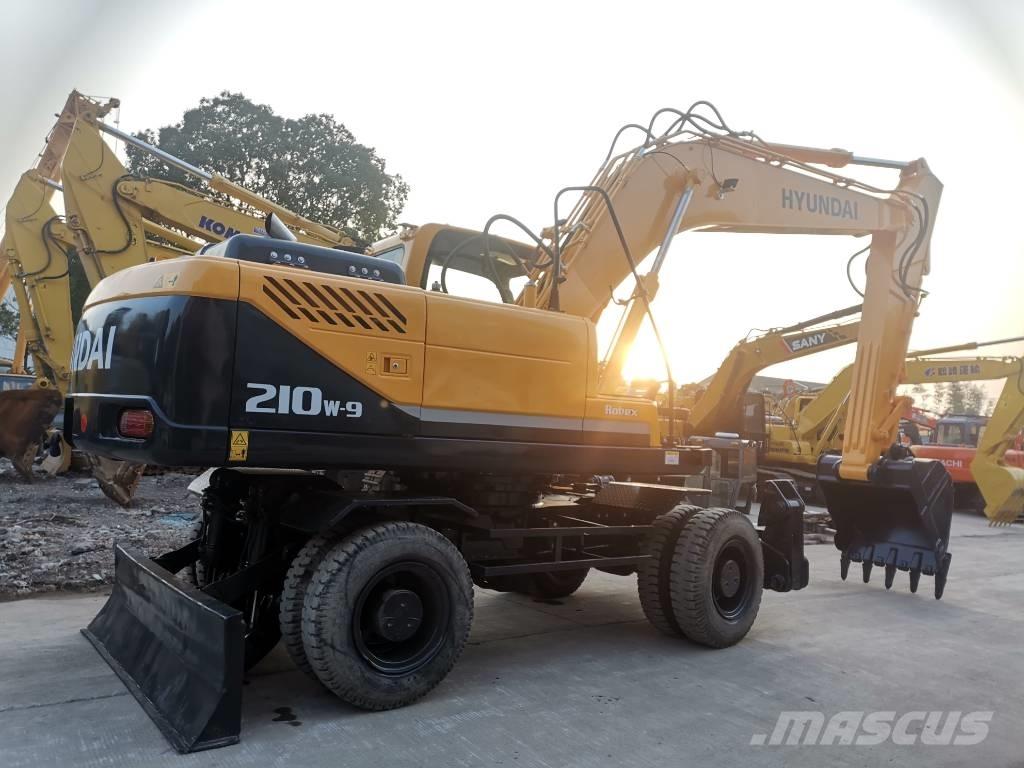 Hyundai R210W-9 Excavatoare cu roti