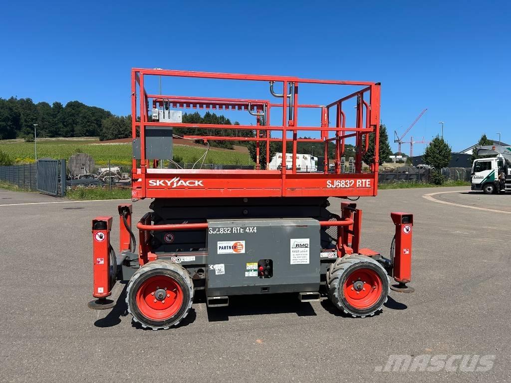 SkyJack SJ 6832 RTE Platforme foarfeca