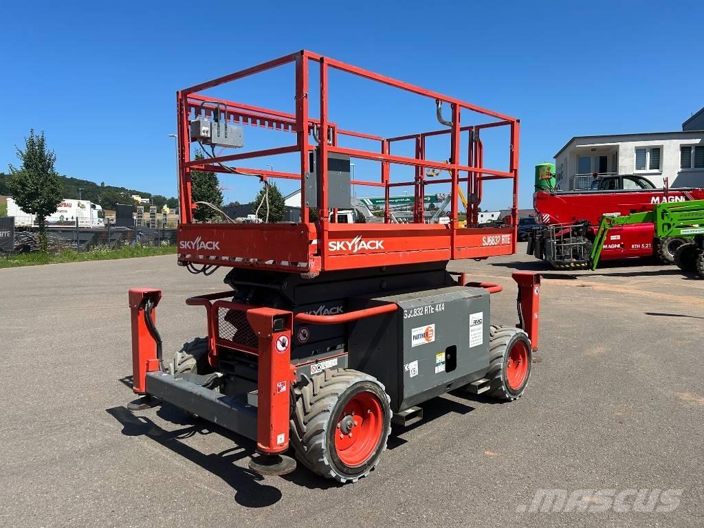 SkyJack SJ 6832 RTE Platforme foarfeca