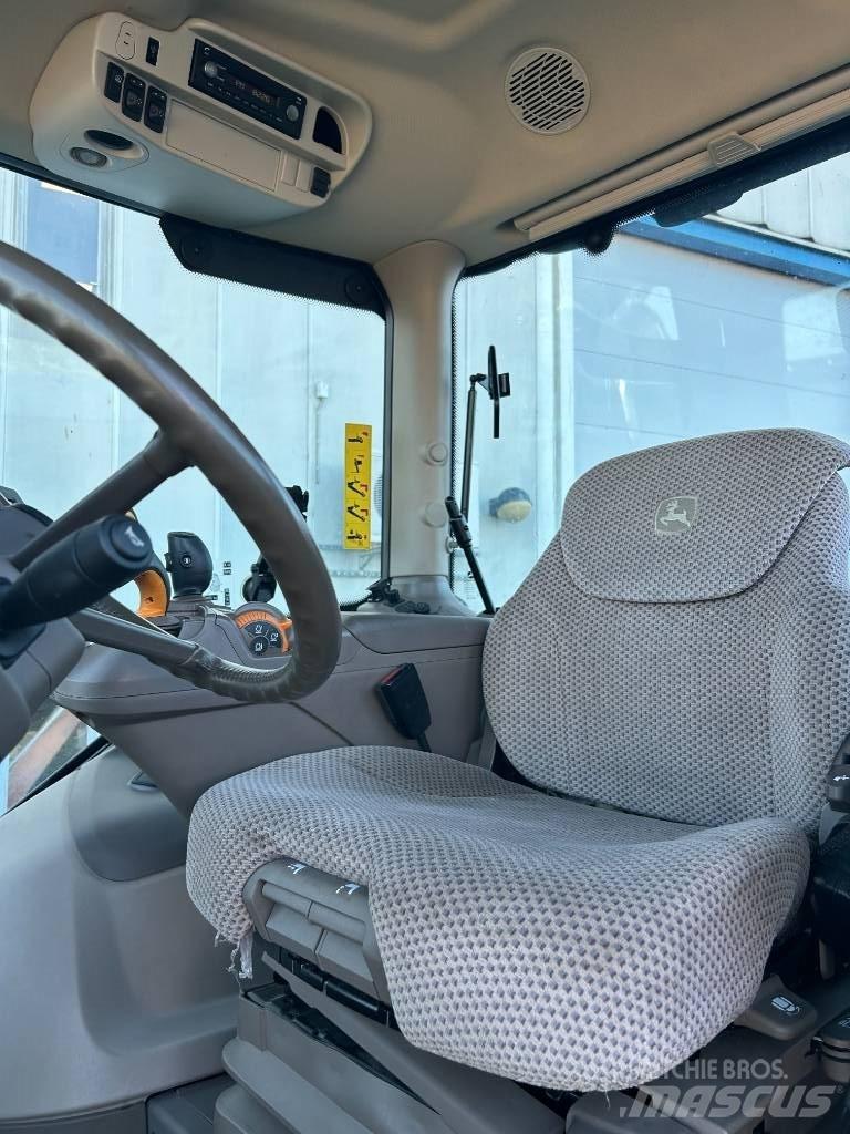 John Deere 6215 R Tractoare