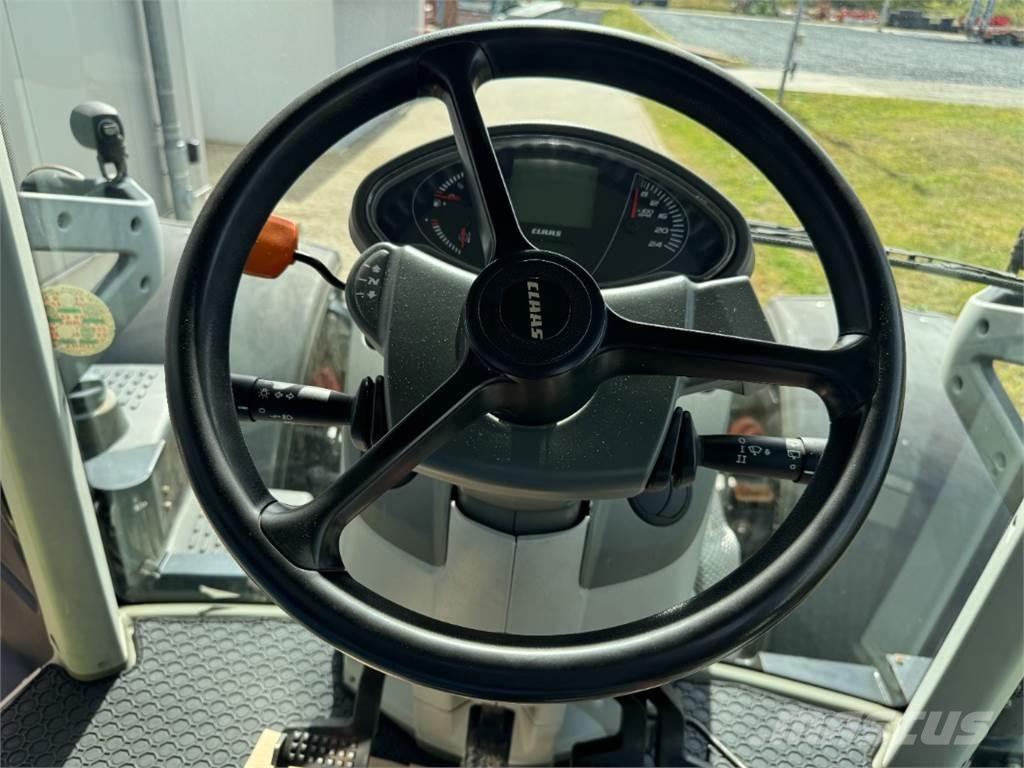 CLAAS Arion 650 Tractoare