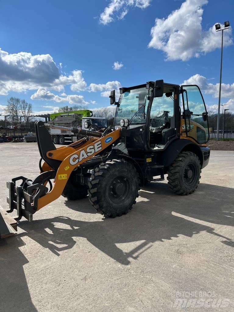 CASE 321 F Incarcator pe pneuri