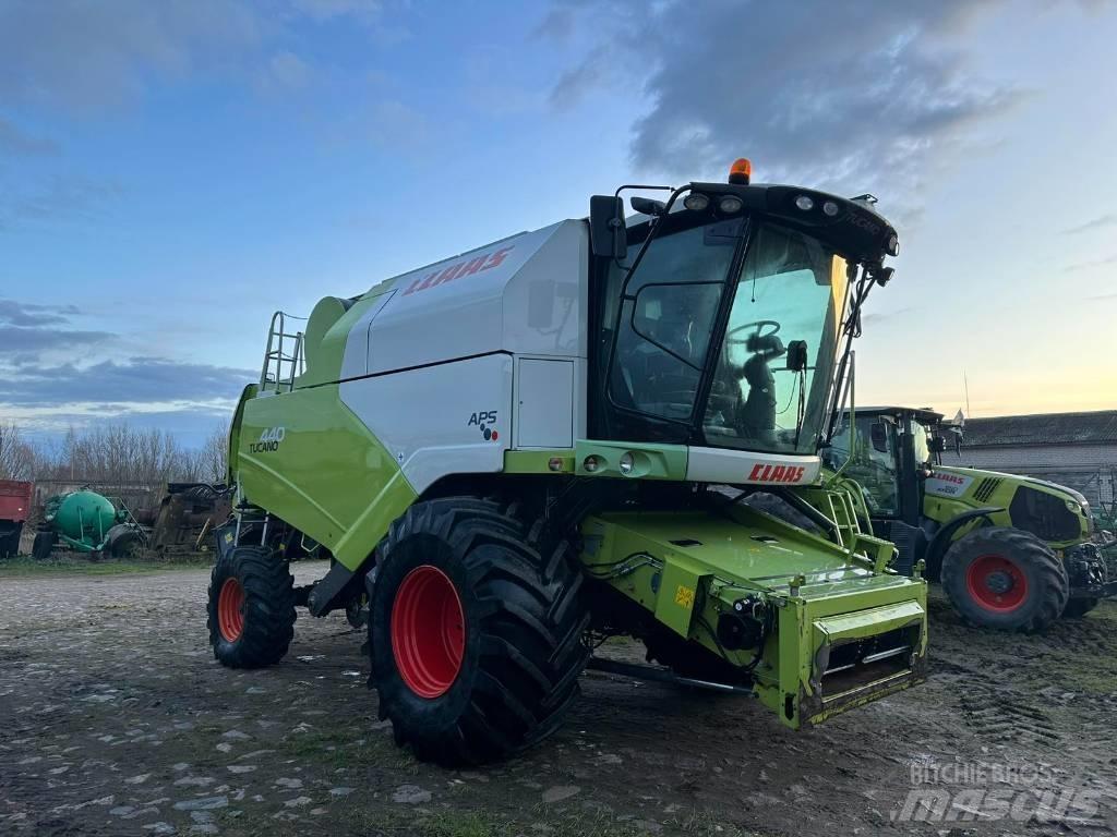 CLAAS Tucano 440 Combine de secerat