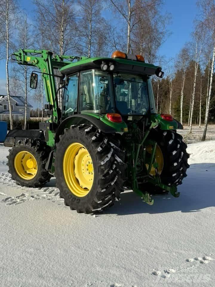 John Deere 5100R Tractoare