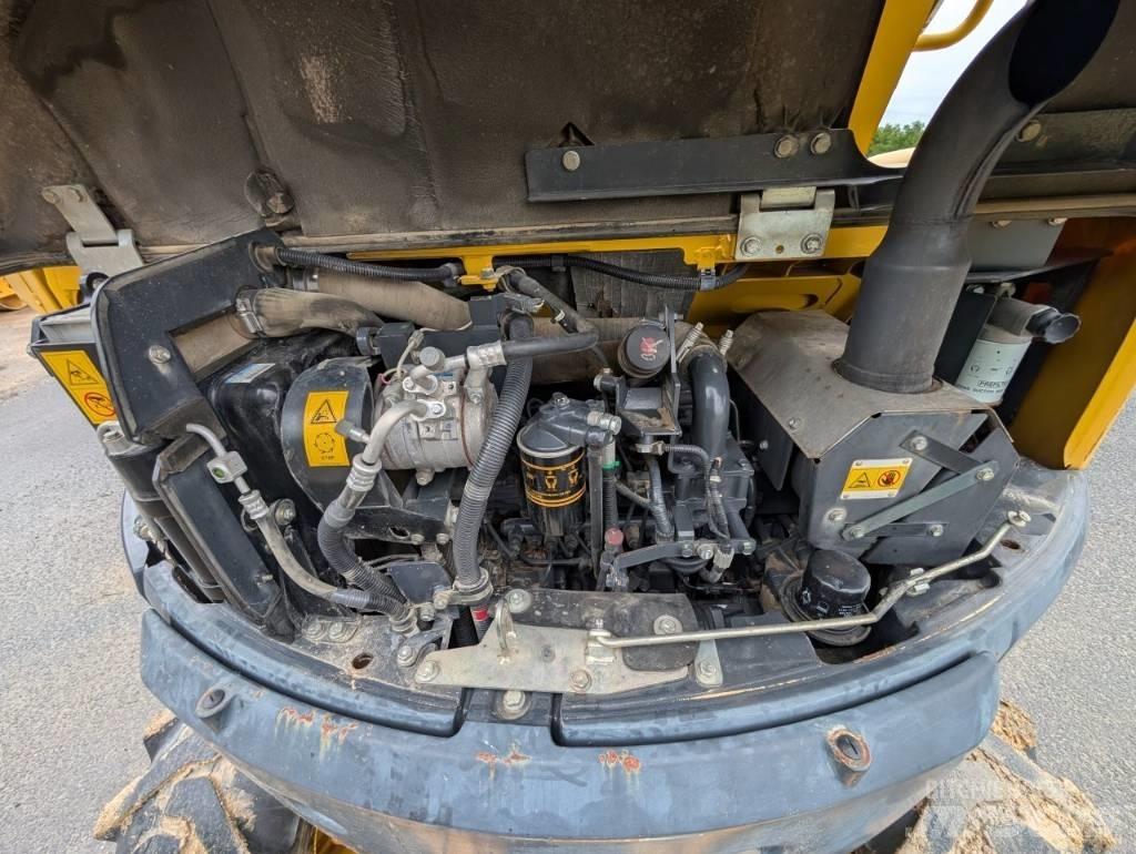 Komatsu PW 98 MR-8 Excavatoare cu roti
