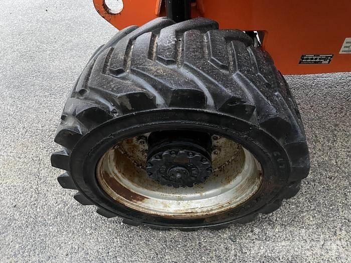 JLG 800AJ Nacele cu brat articulat