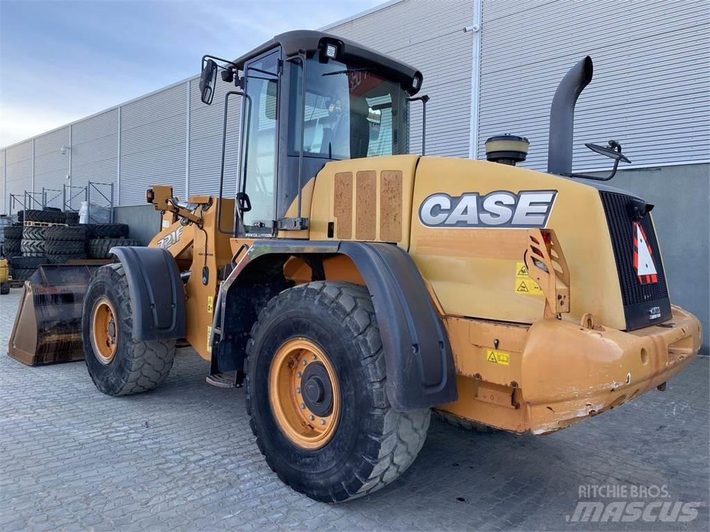 CASE 721F Incarcator pe pneuri