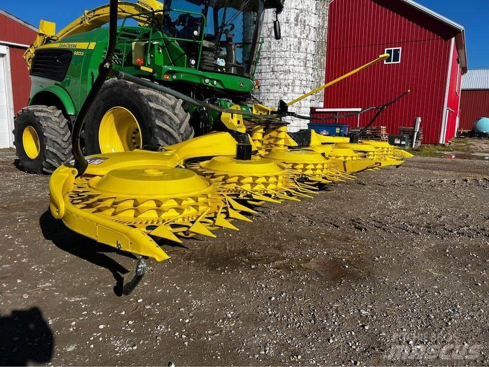 John Deere 772 Alte echipamente pentru nutret