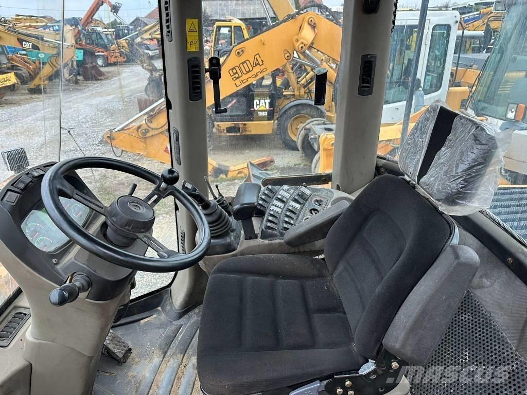 CASE 721 E Incarcator pe pneuri
