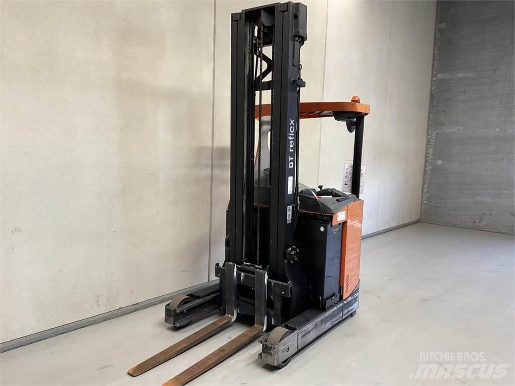 BT RRE160 Stivuitor cu catarg retractabil