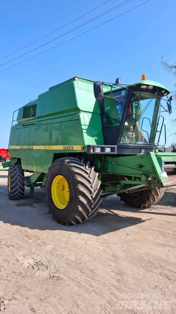 John Deere 2256 Combine de secerat