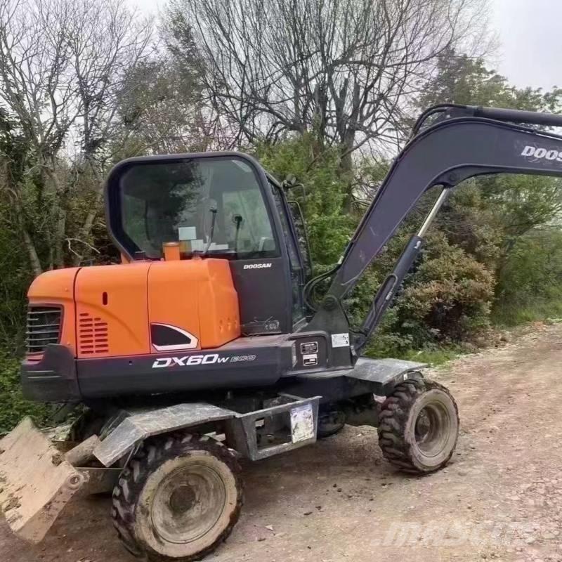 Kubota DX60w Excavatoare cu roti