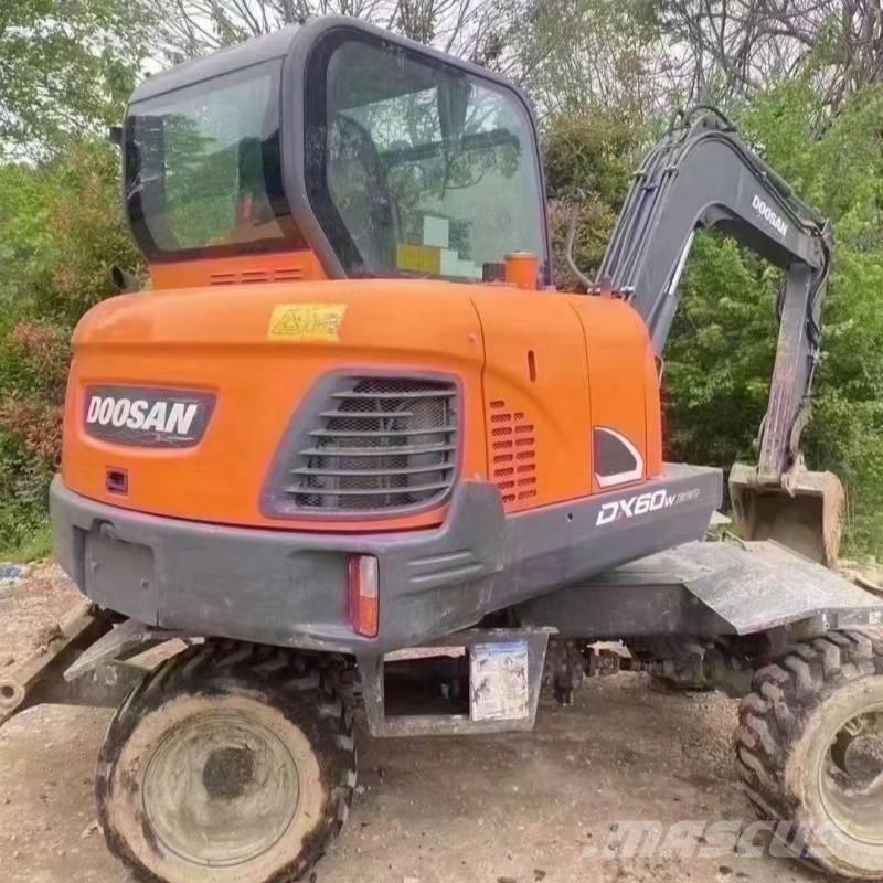 Kubota DX60w Excavatoare cu roti