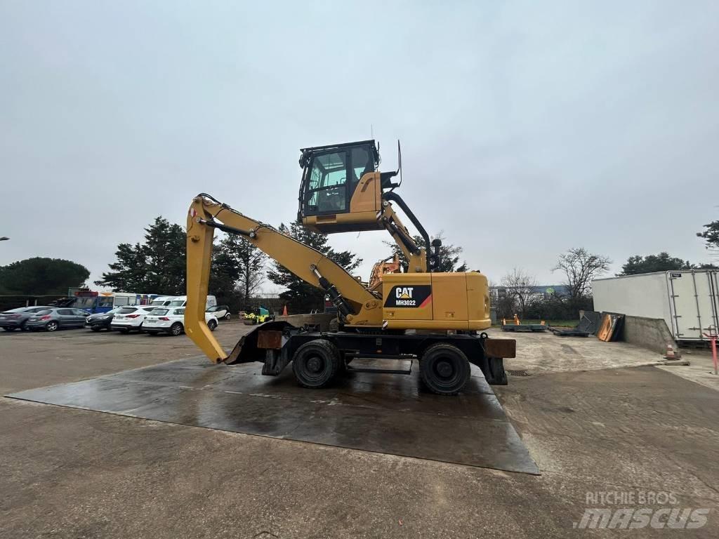 CAT MH3022 Excavatoare cu roti