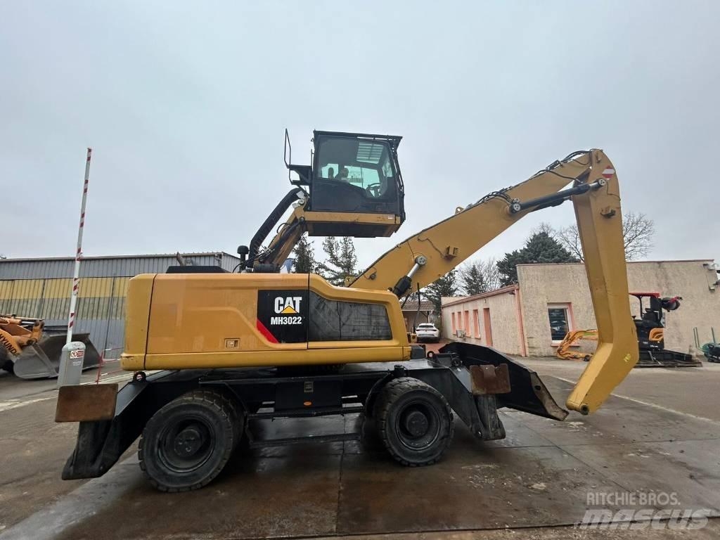 CAT MH3022 Excavatoare cu roti