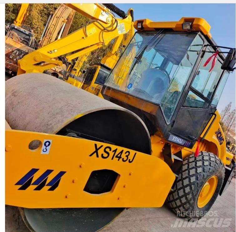 XCMG XS 142 J Cilindri compactori dubli