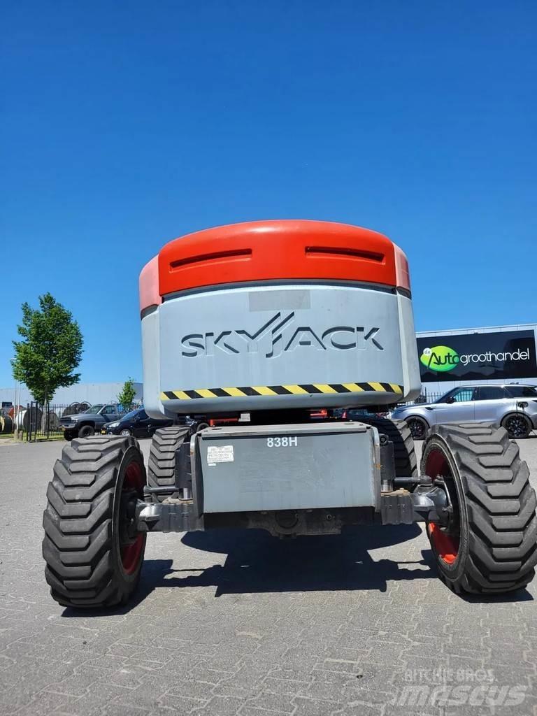 SkyJack SJ 46AJ Nacele cu brat articulat